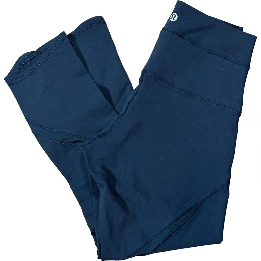 Lululemon Women's Black Stretch Capri.  Sz: 4
